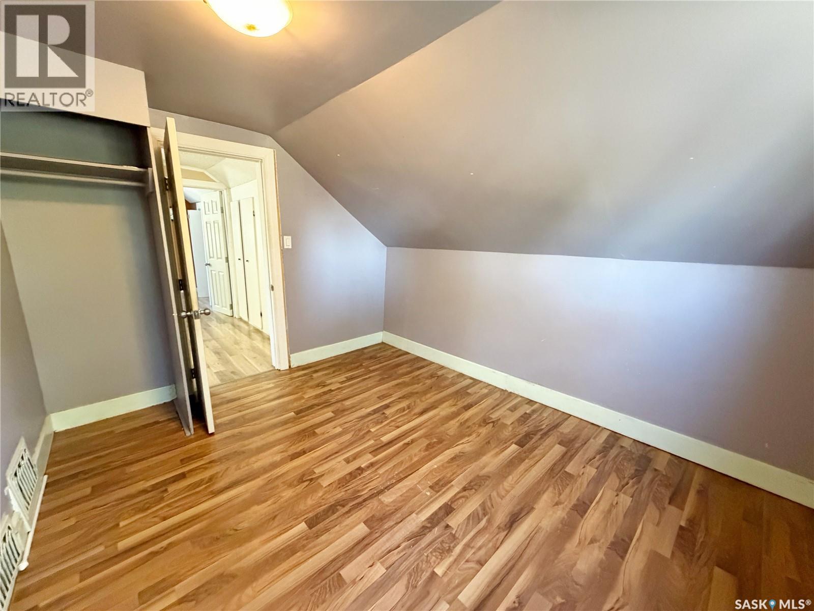 811 McNaughton STREET - 26