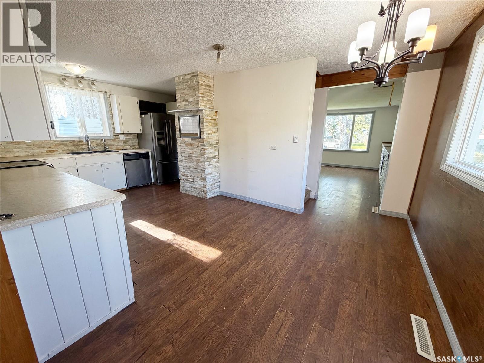 811 McNaughton STREET - 9