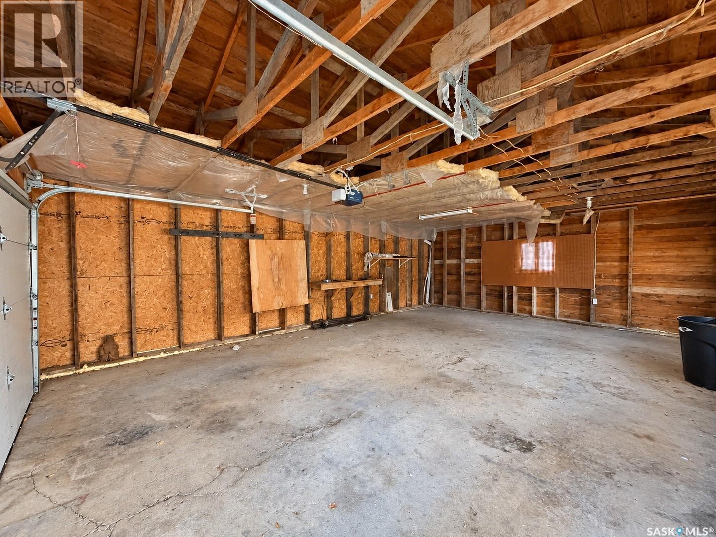 811 McNaughton STREET - 4