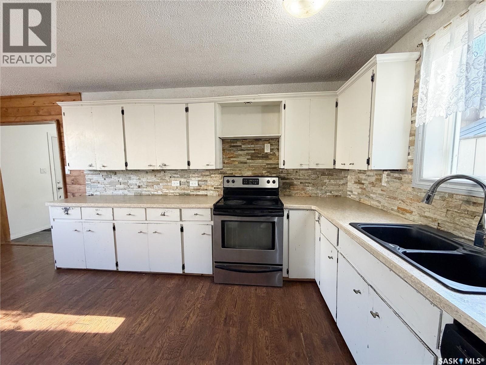 811 McNaughton STREET - 12