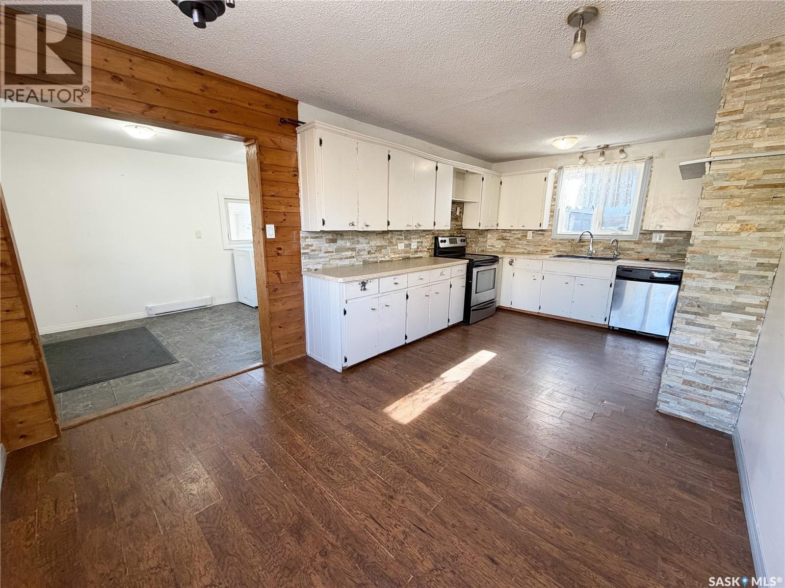 811 McNaughton STREET - 10