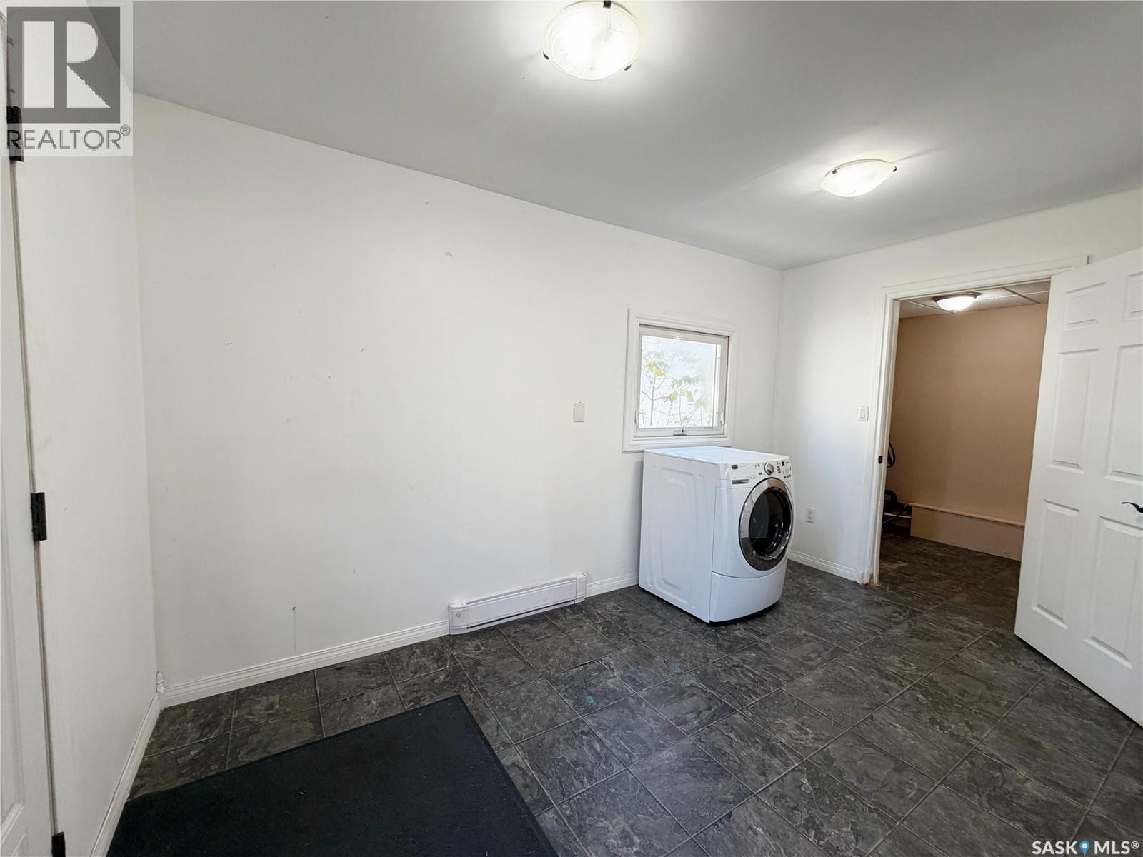 811 McNaughton STREET - 6