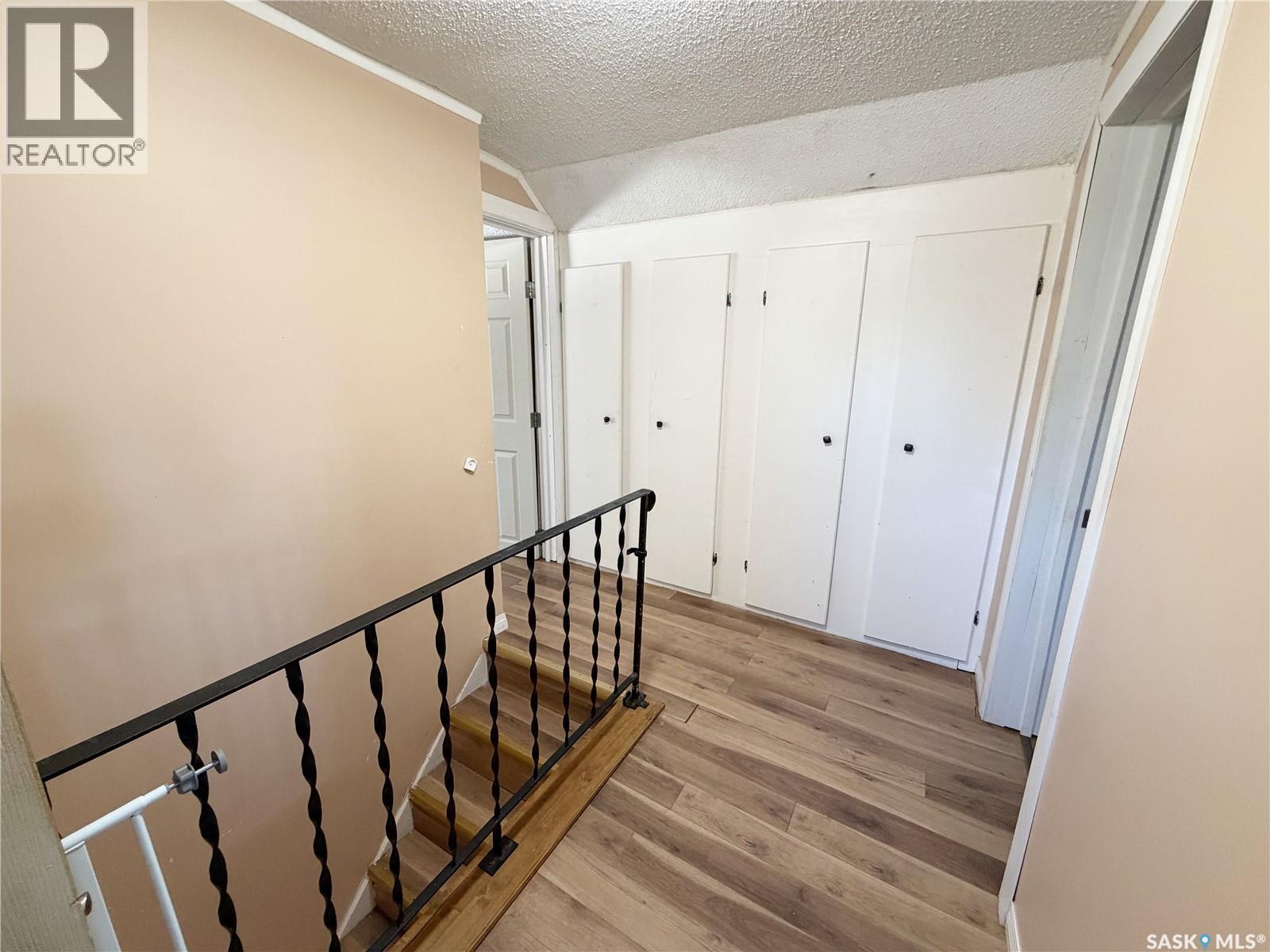 811 McNaughton STREET - 24