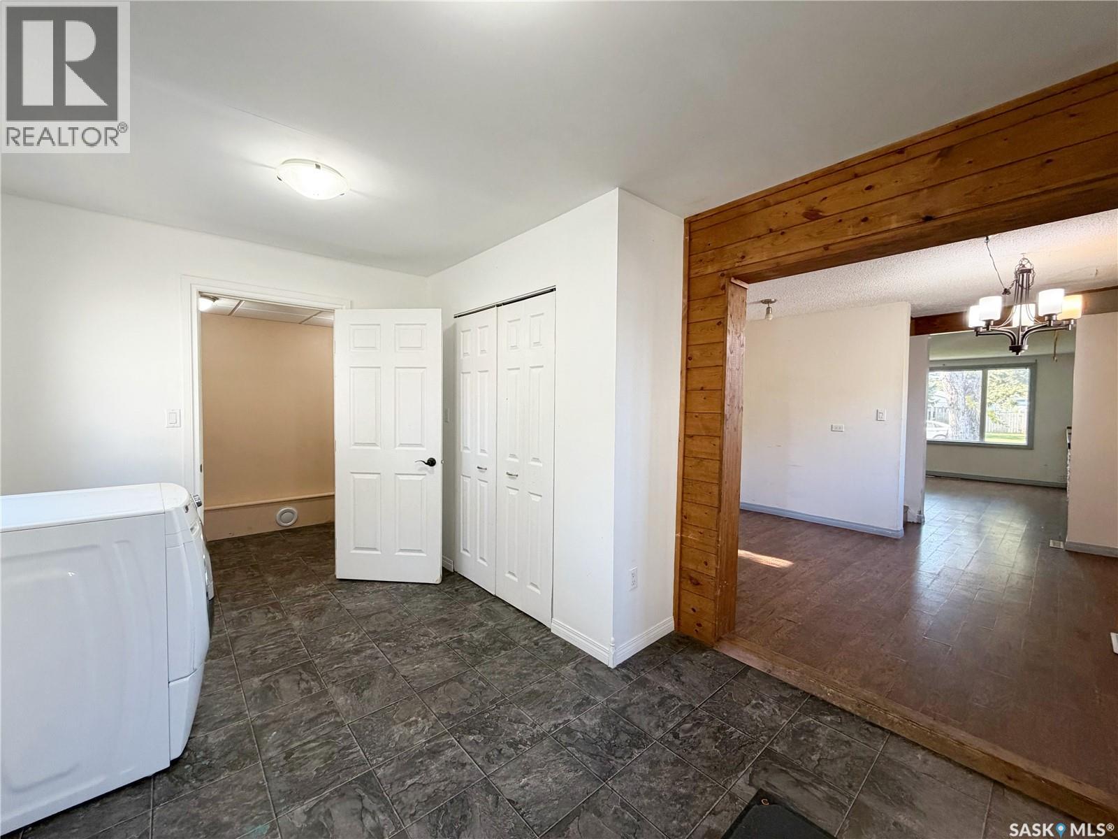 811 McNaughton STREET - 5