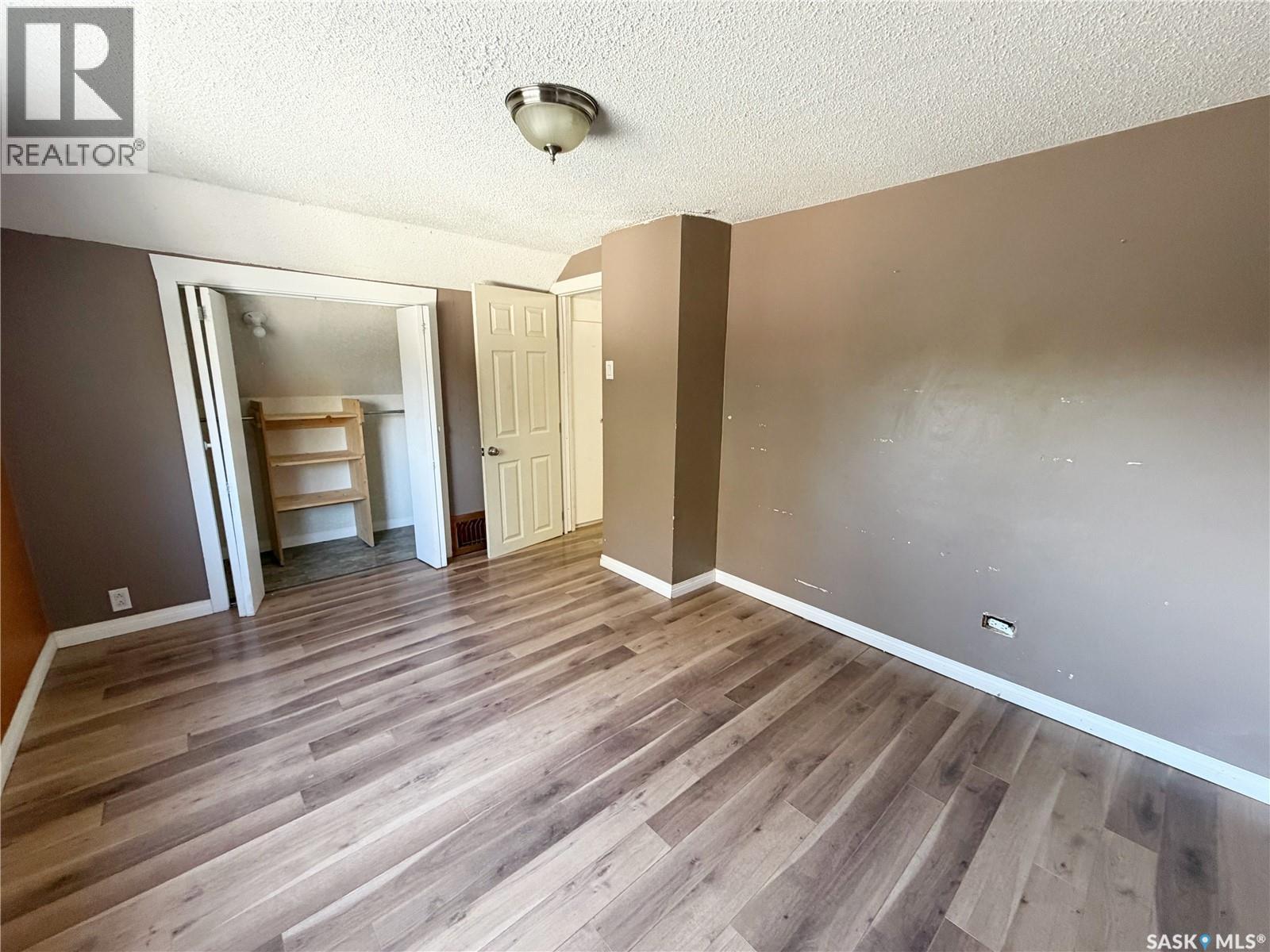 811 McNaughton STREET - 19