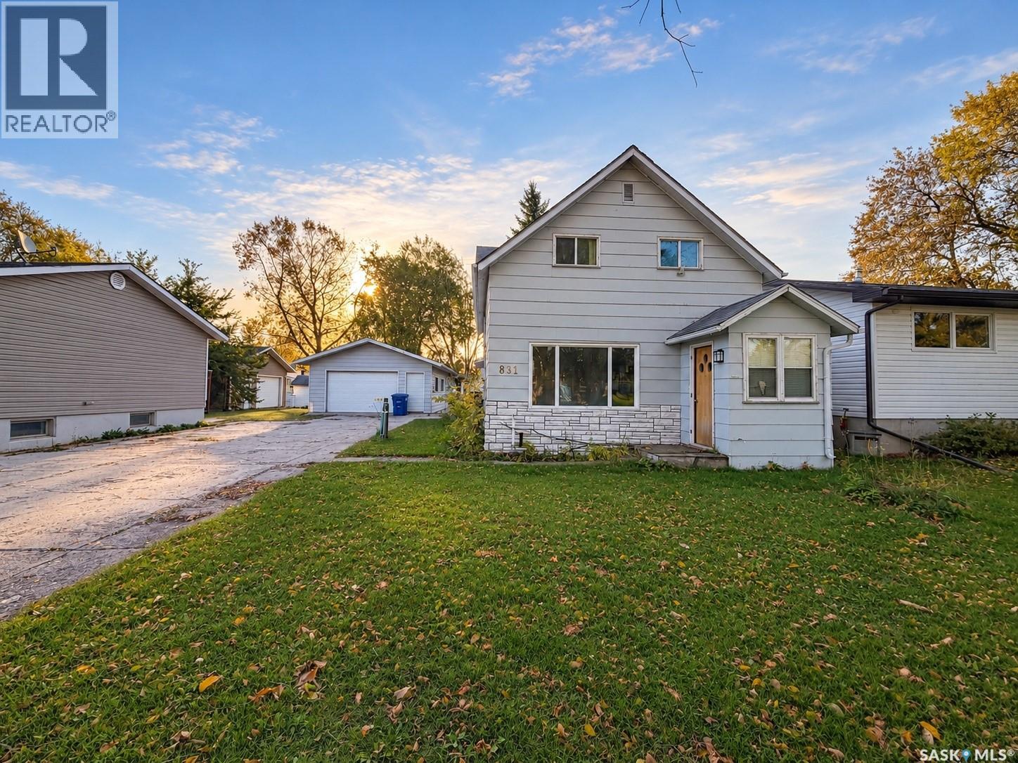 811 McNaughton STREET - 35