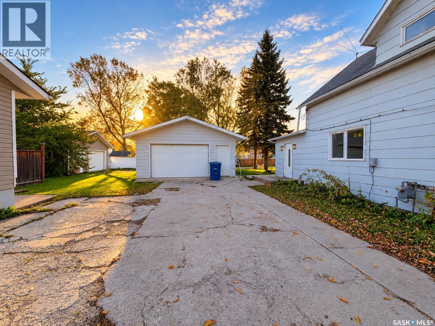 811 McNaughton STREET - 34