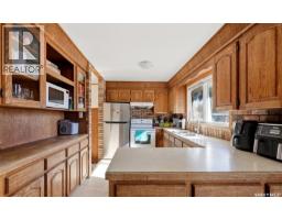 Living room - 111 Elmview Road, Regina, SK S4R0B5 Photo 10
