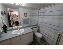 504 10899 University Drive, Surrey, BC V3T5V2 Photo 9