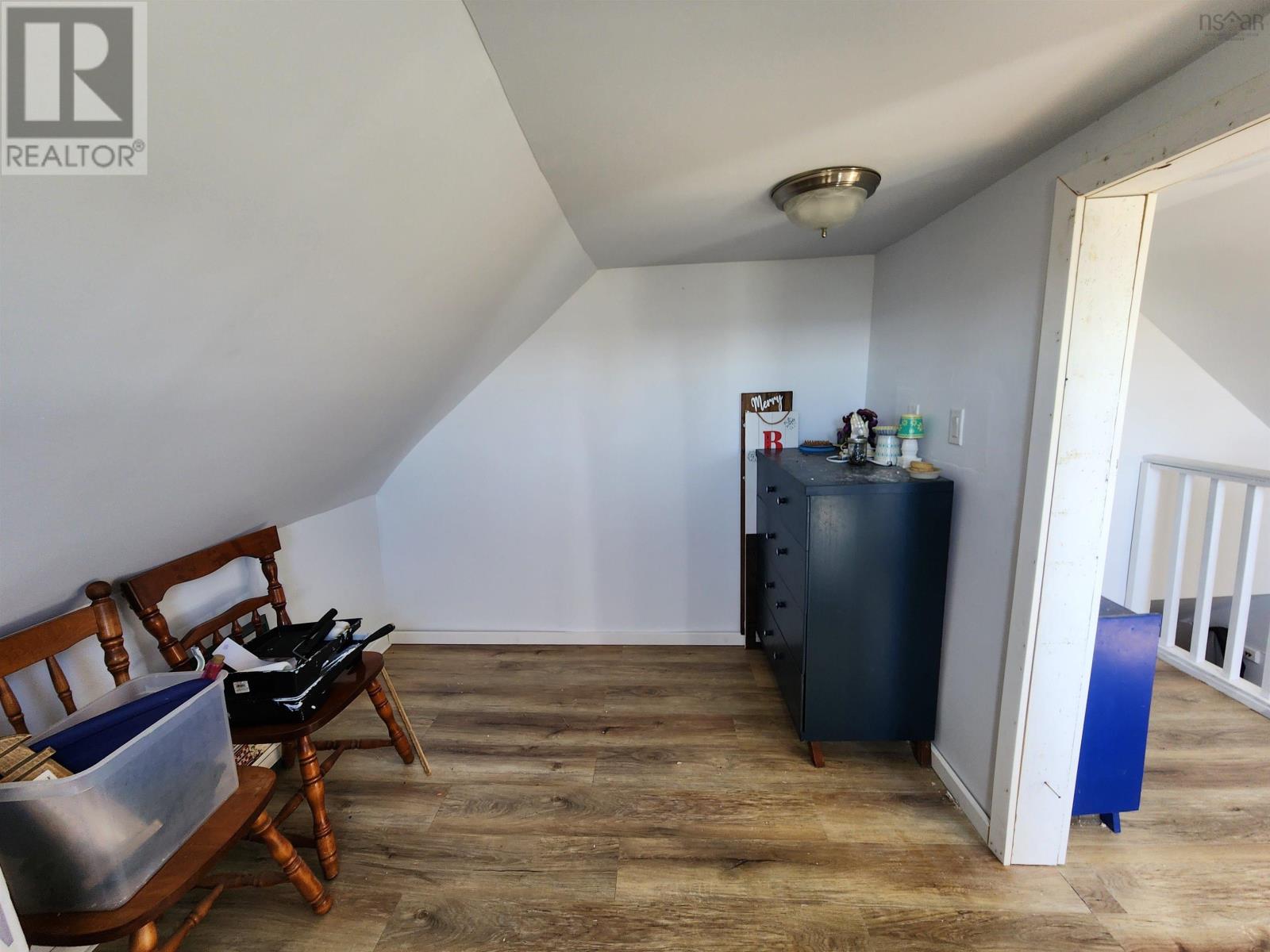 5174 316 Highway - 35