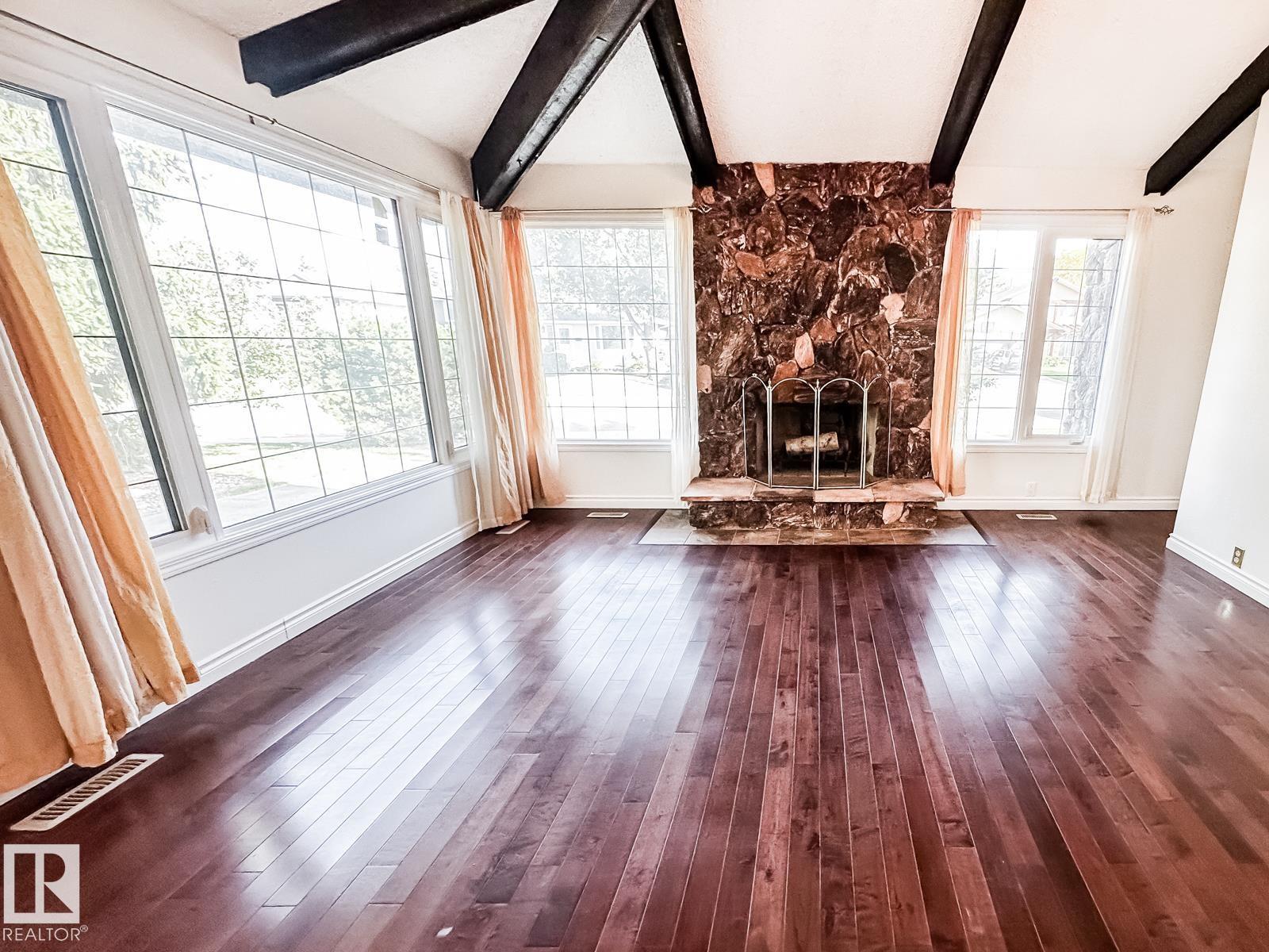 8504 173 Street NW, Thorncliffe (Edmonton) — photo 6 of 30: Property photo