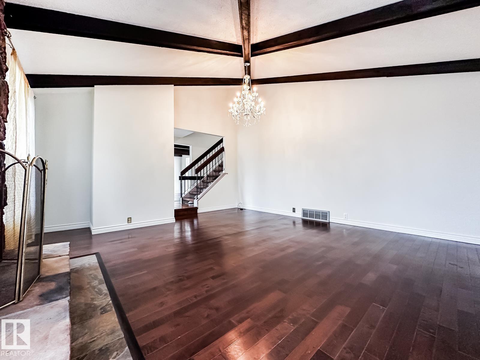 8504 173 Street NW, Thorncliffe (Edmonton) — photo 8 of 30: Property photo