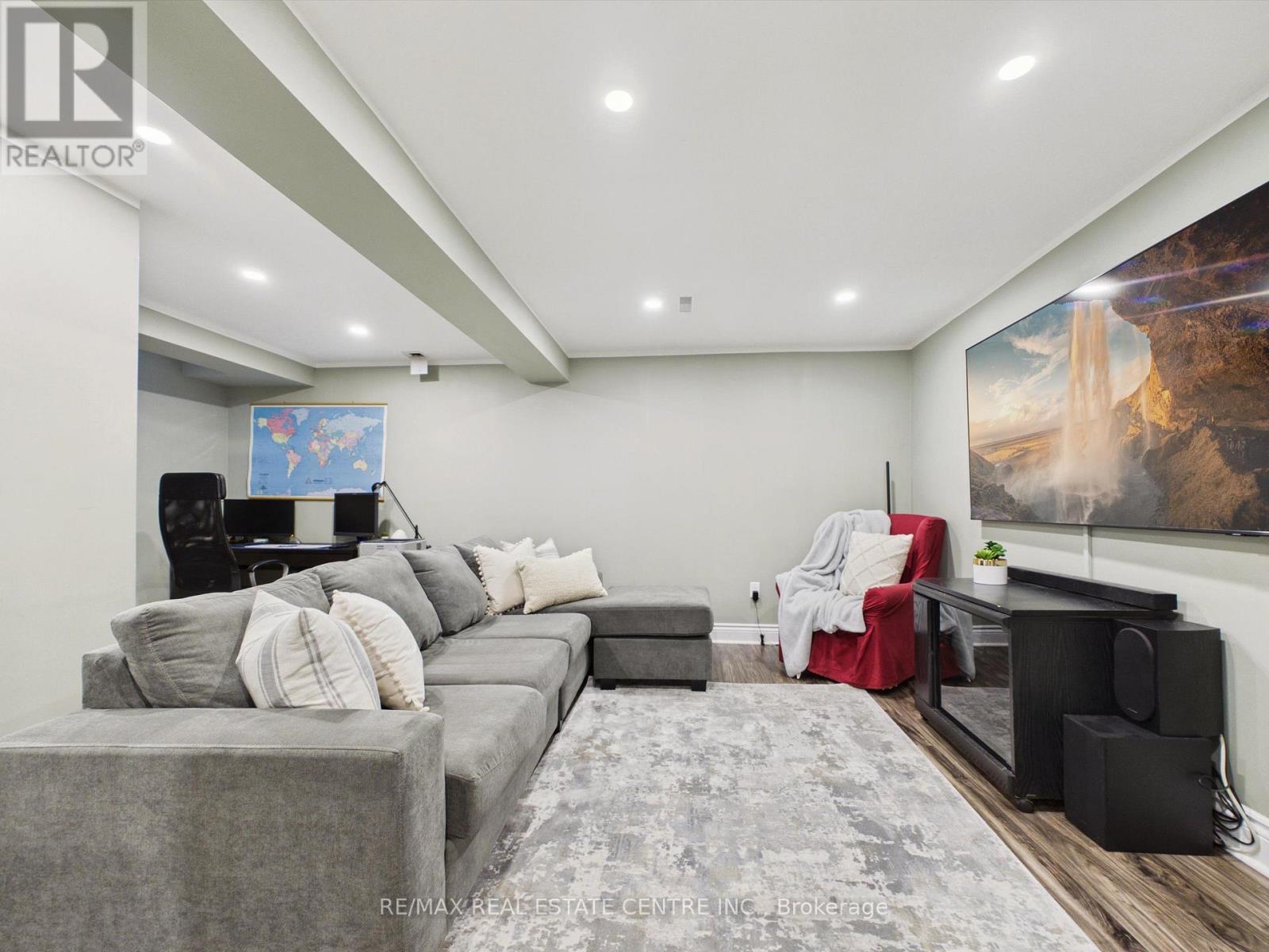 68 AURORA PLACE - 28
