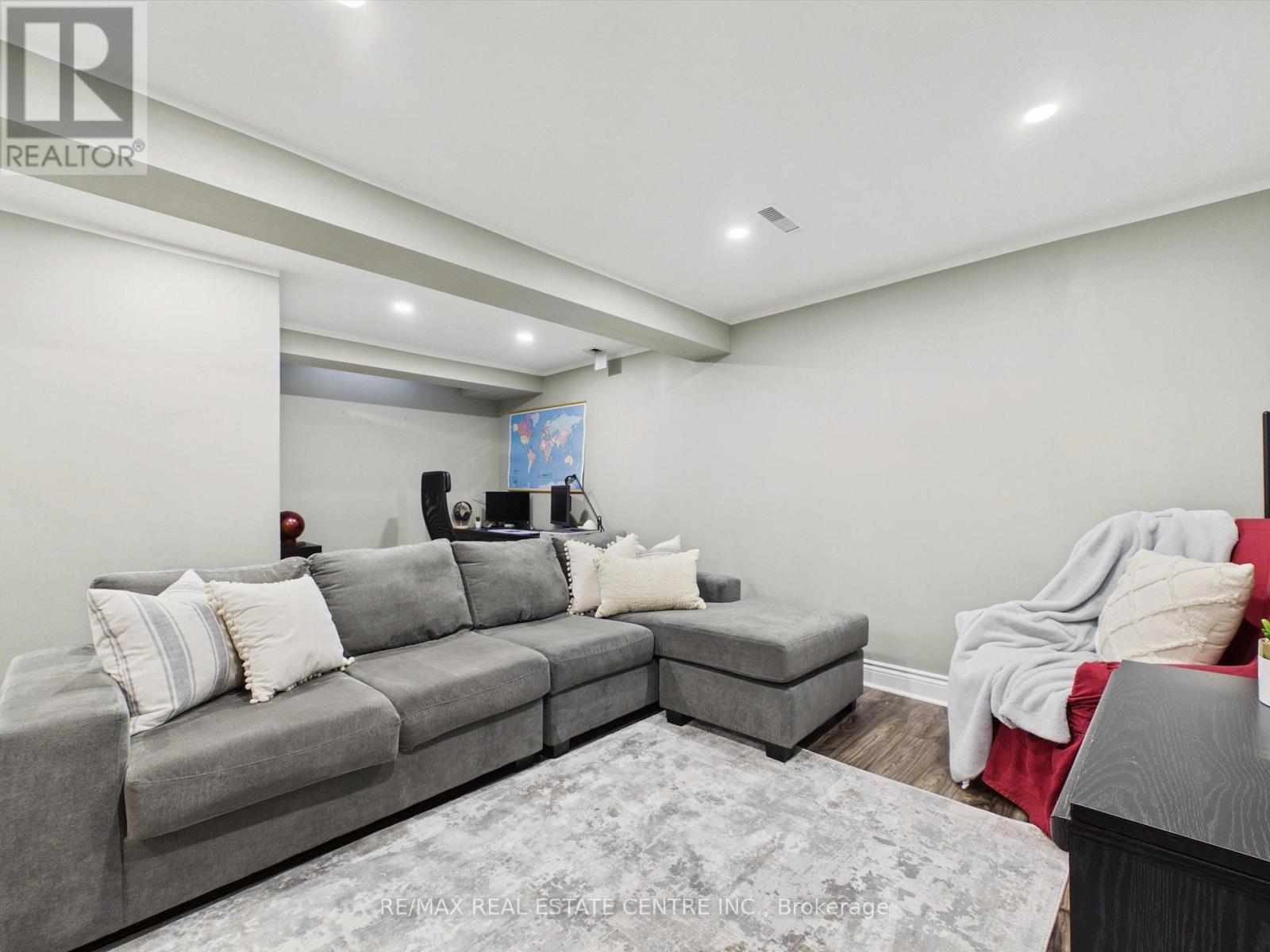 68 AURORA PLACE - 29