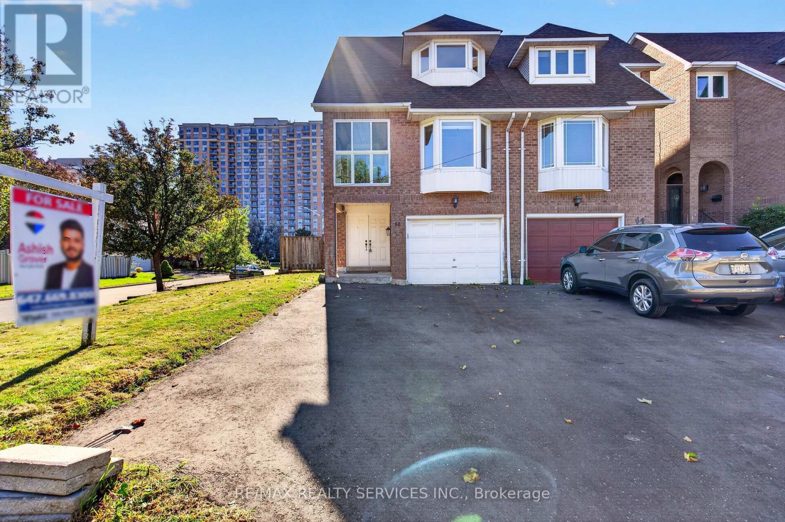 66 Clansman Trail, Mississauga, ON photo 2