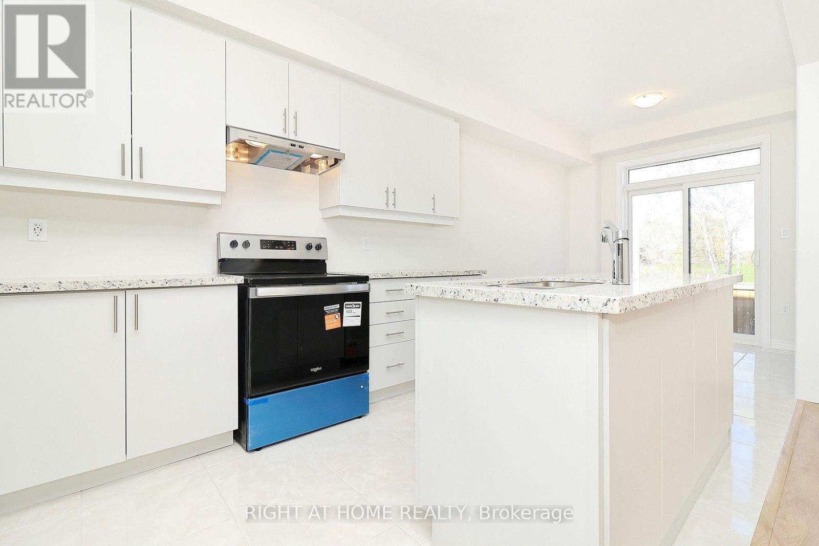 1052 PERIWINKLE CRESCENT - 11