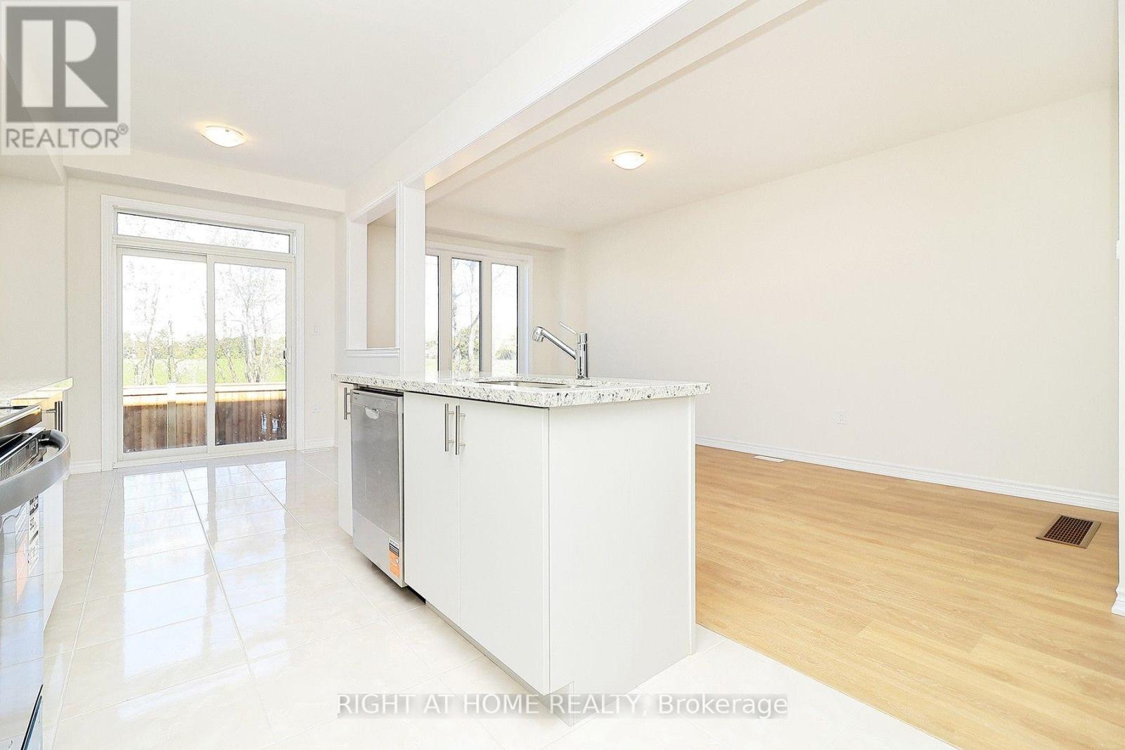 1052 PERIWINKLE CRESCENT - 12