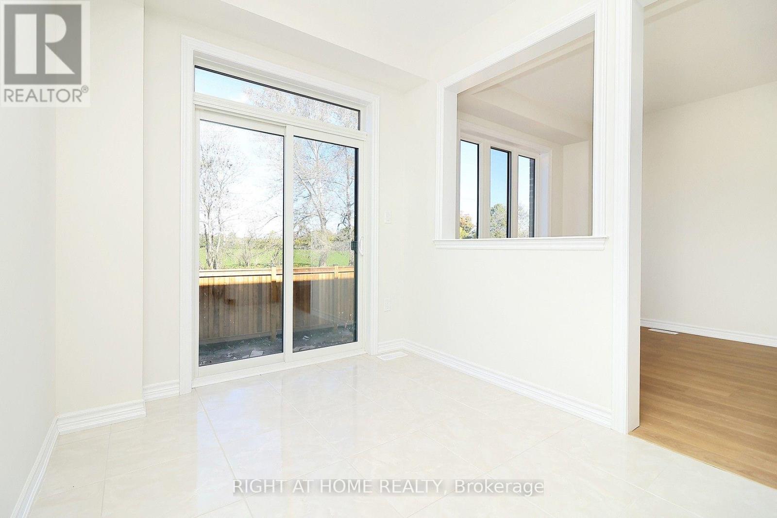 1052 PERIWINKLE CRESCENT - 13