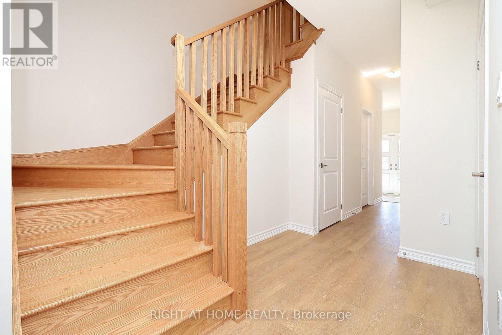 1052 Periwinkle Crescent, Woodstock, ON photo 6