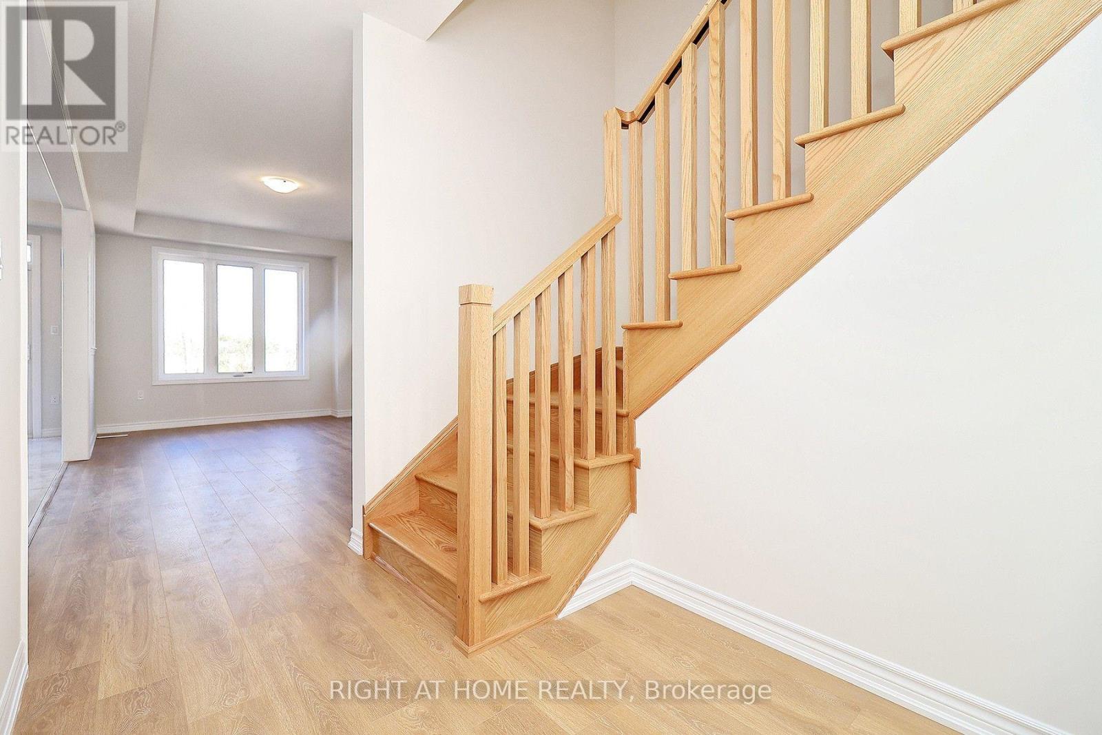 1052 Periwinkle Crescent, Woodstock, ON photo 7