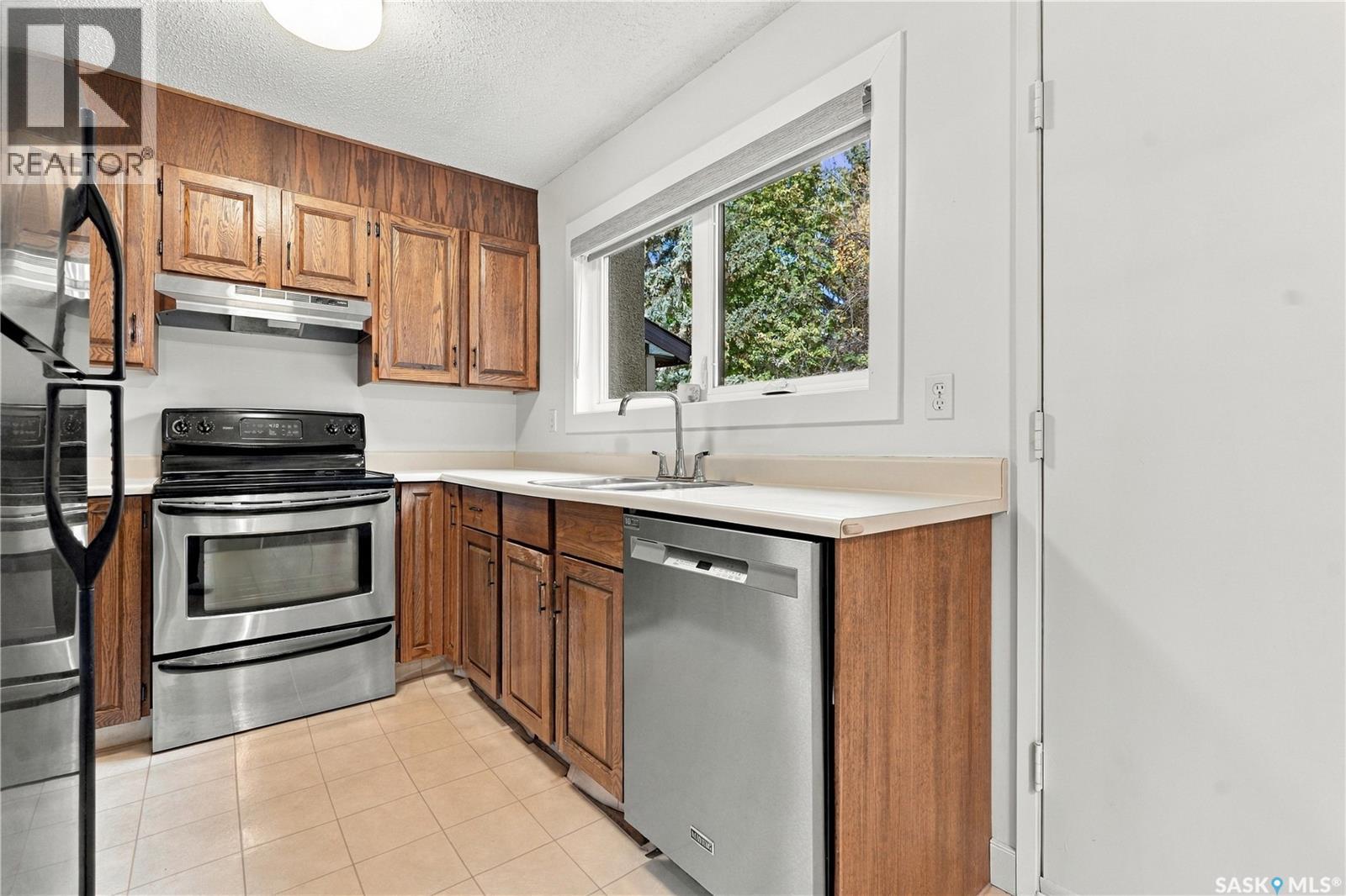 #15 425 Pinehouse DRIVE - 12