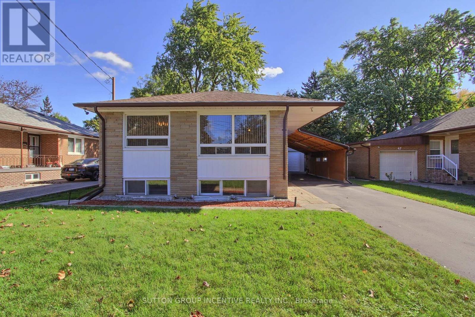 43 Sussex Avenue, Richmond Hill, ON photo 2