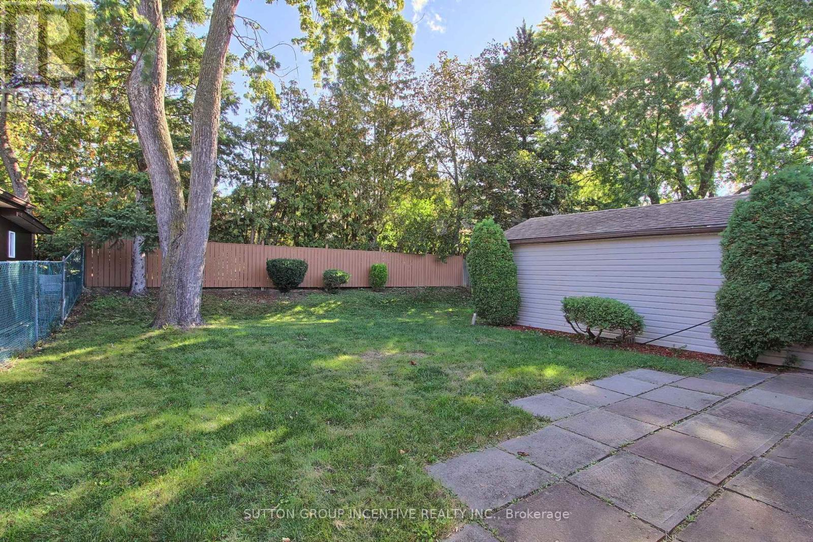 43 SUSSEX AVENUE - 33