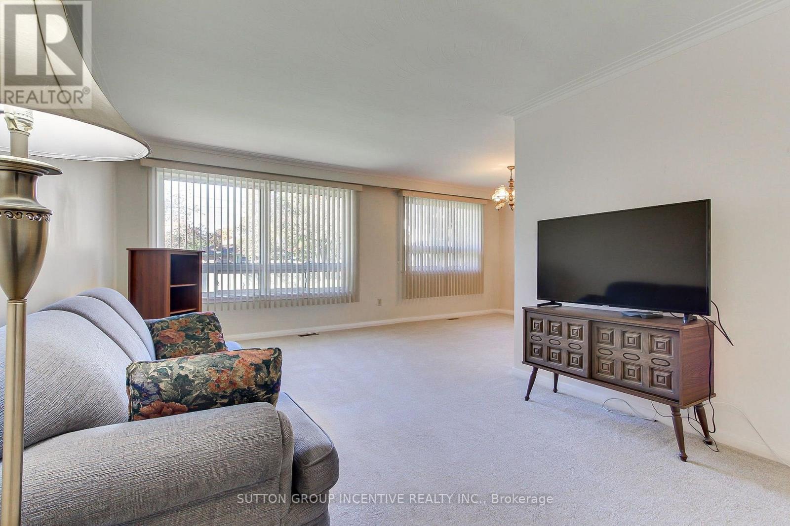 43 SUSSEX AVENUE - 6