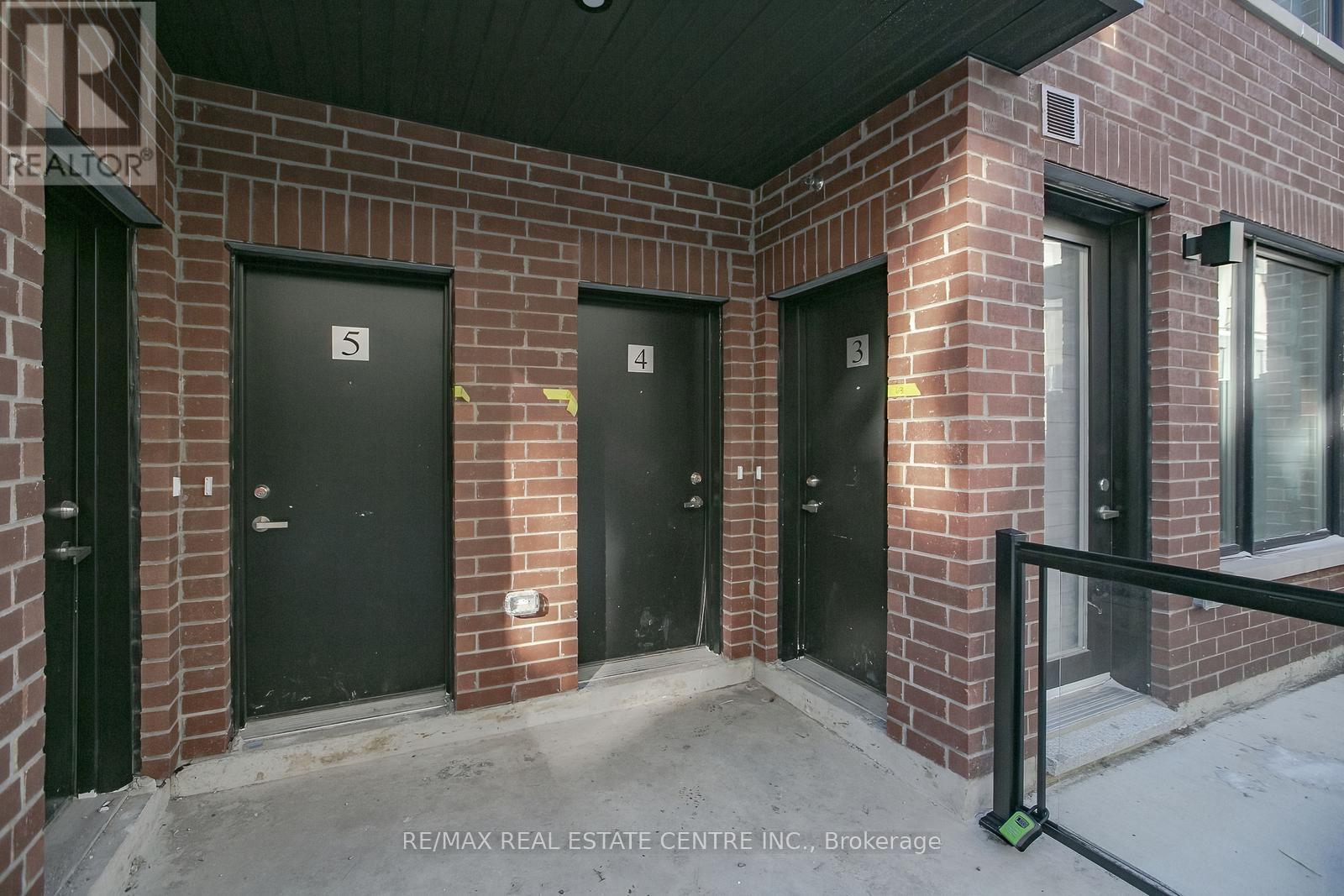 4- 3556 Colonial Drive, Mississauga, ON photo 2