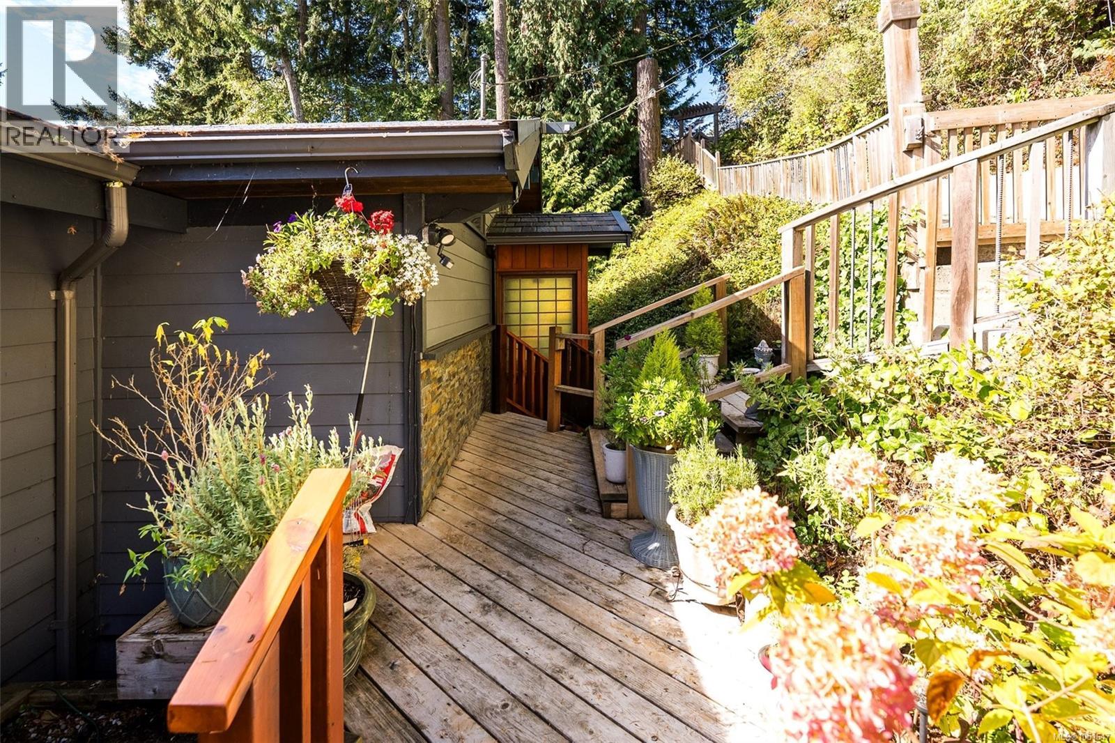 7995 West Coast Rd - 9