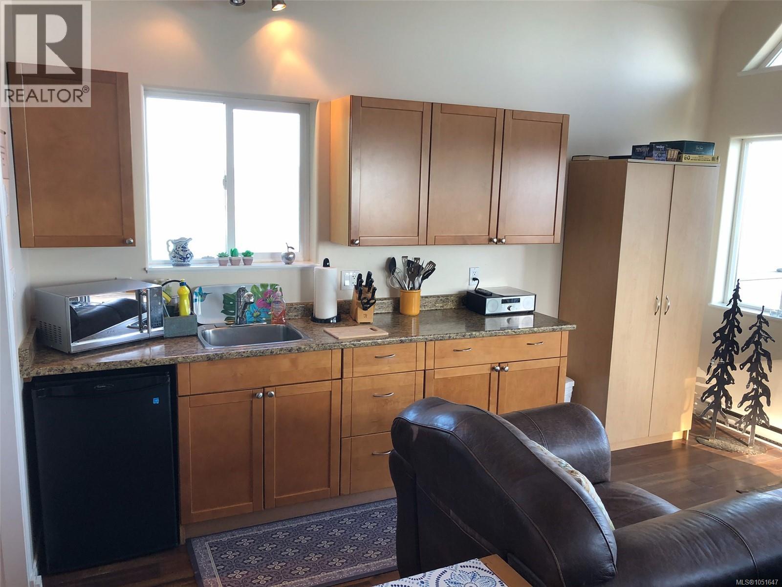 7995 West Coast Rd - Image 66