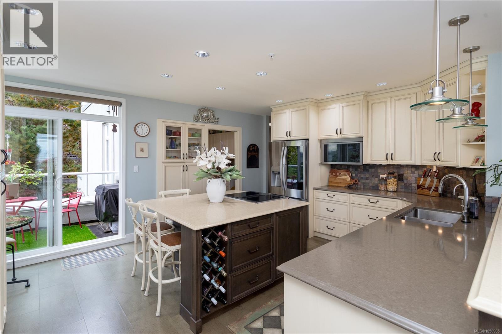 #501 5110 Cordova Bay Rd - Image 15