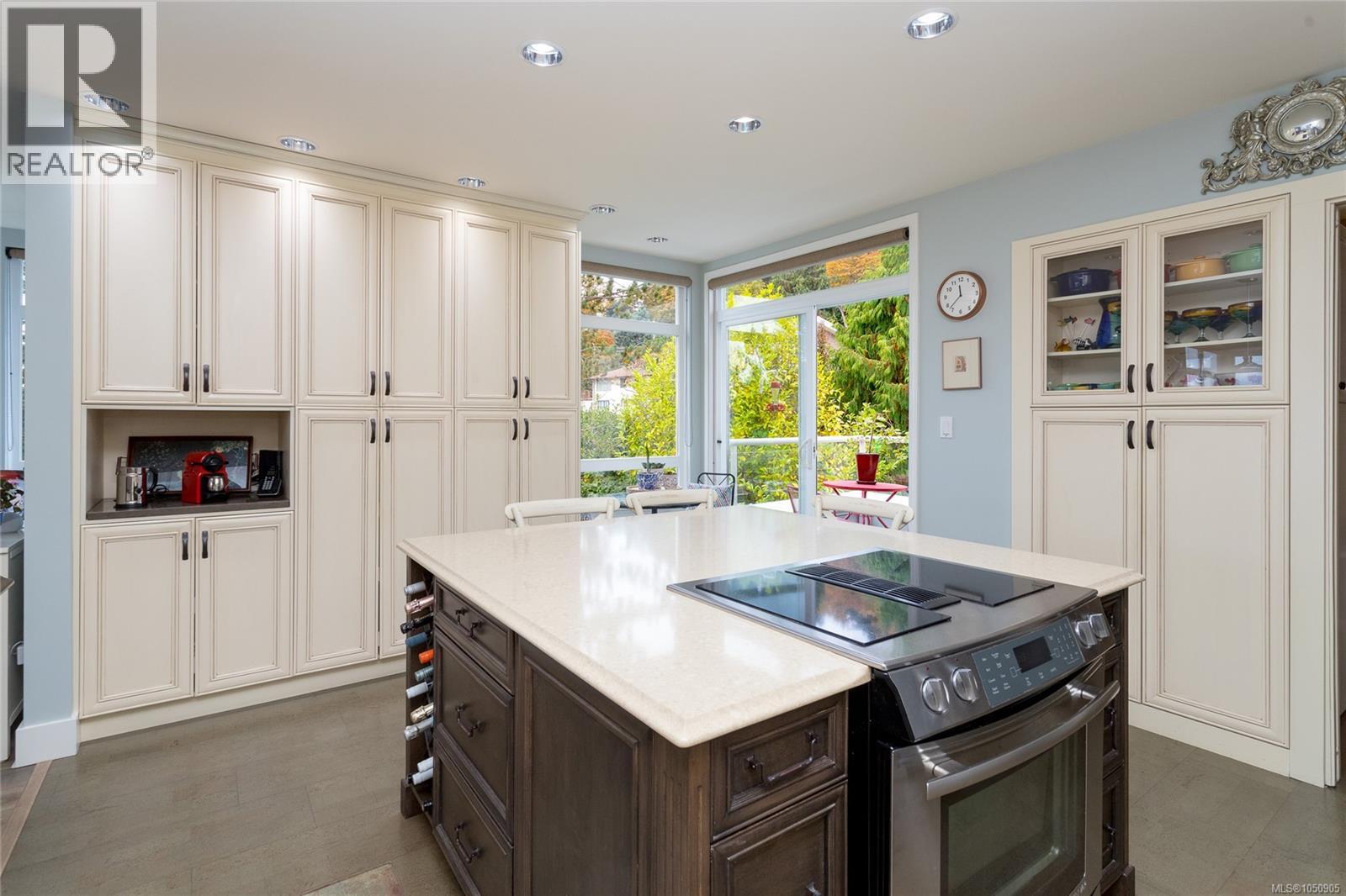 #501 5110 Cordova Bay Rd - 16