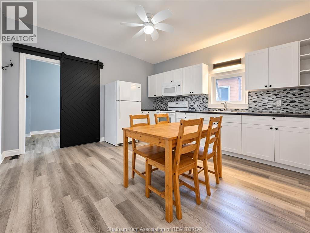 208 Lacroix STREET - Image 16