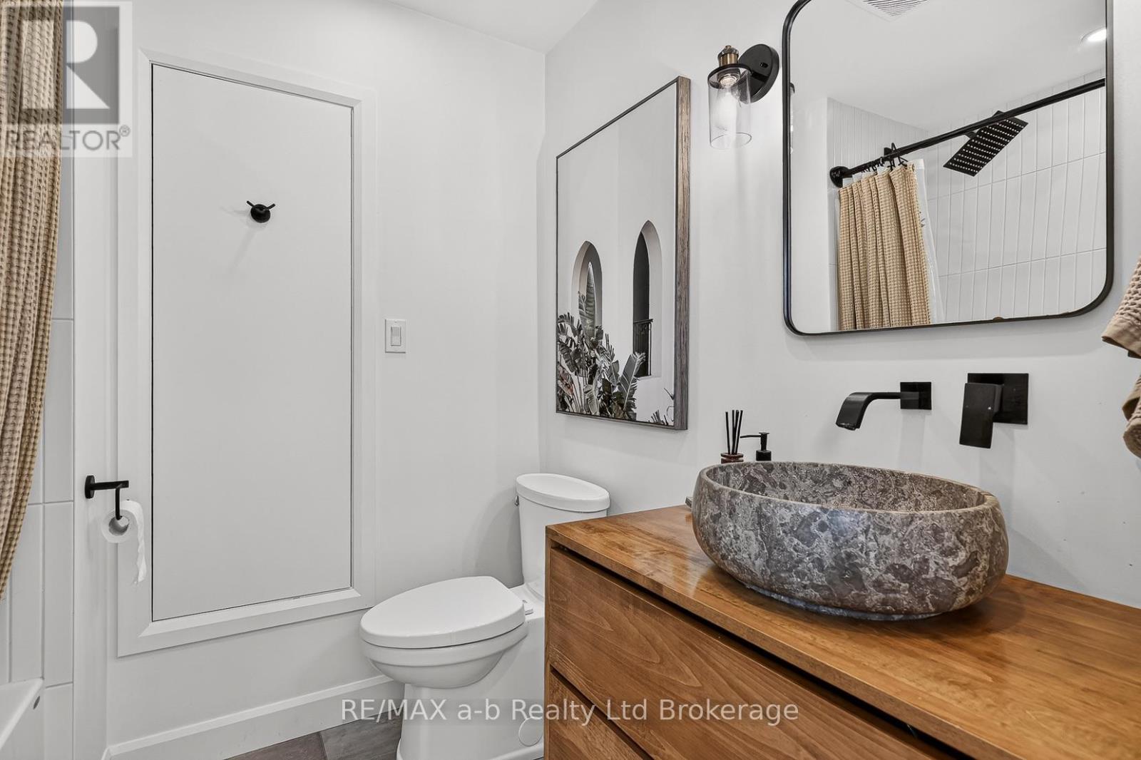 1182 SPRUCEDALE ROAD - 20