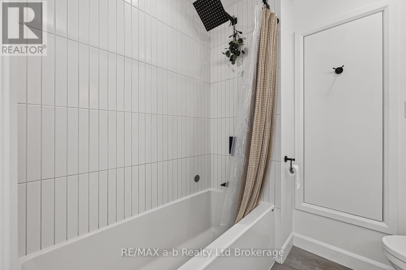 1182 SPRUCEDALE ROAD - Image 21