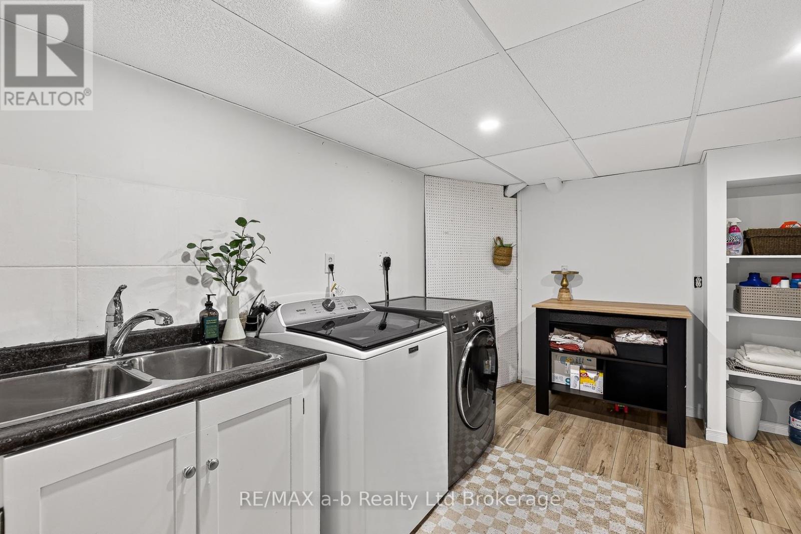 1182 SPRUCEDALE ROAD - 26