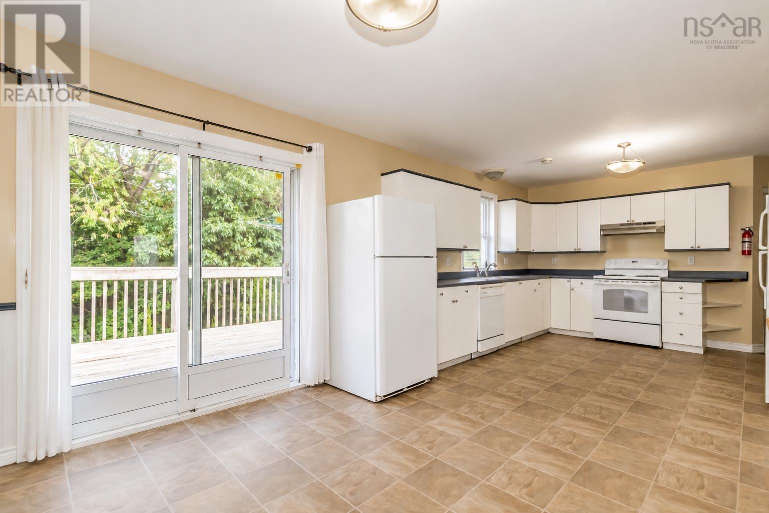 11 Robie Tufts Drive - 12