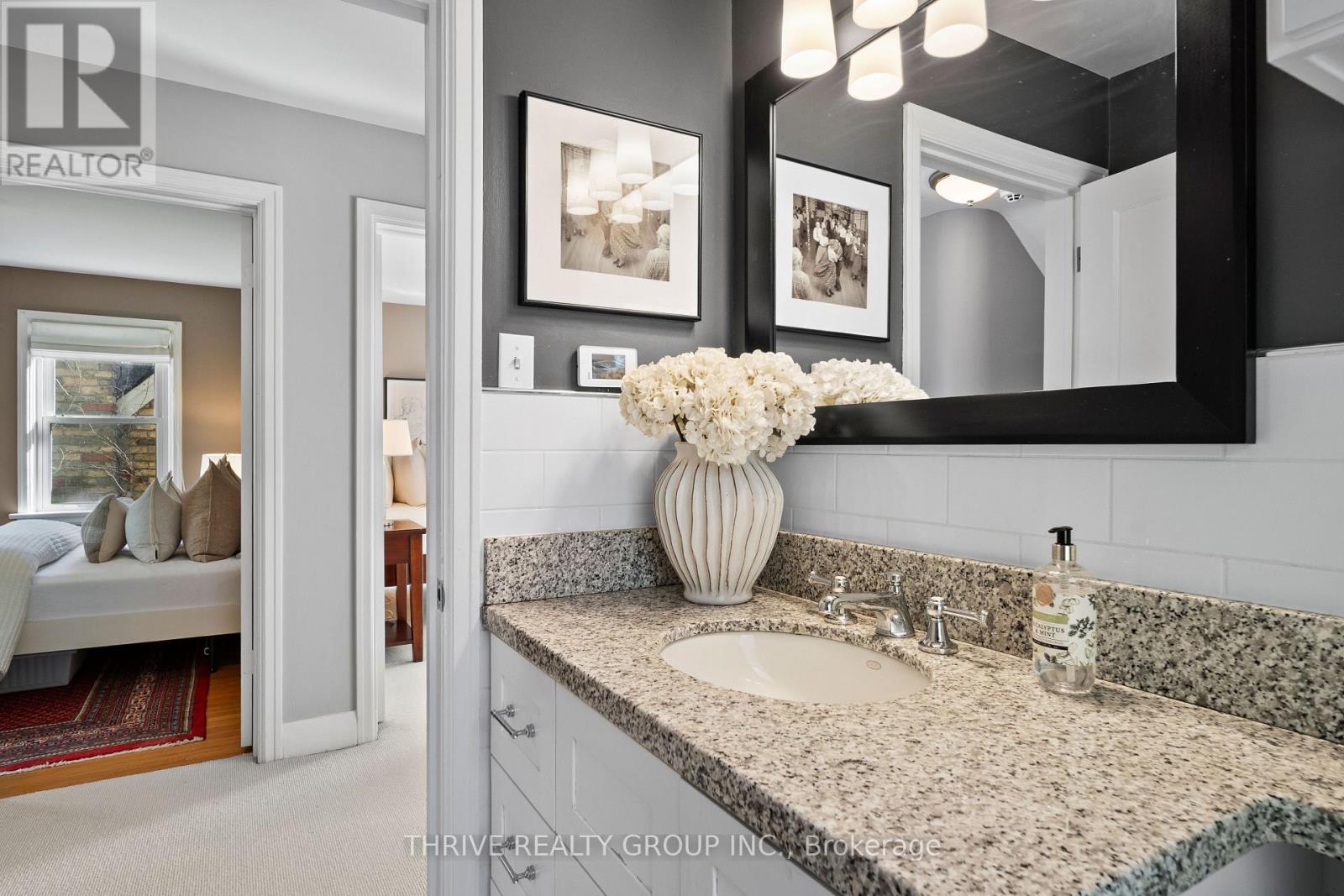 997 MAITLAND STREET - Image 32