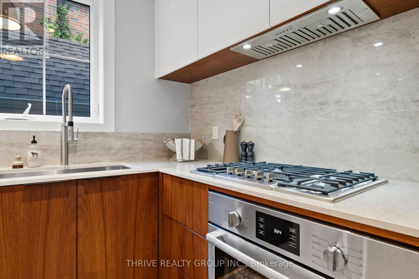997 MAITLAND STREET - Image 8
