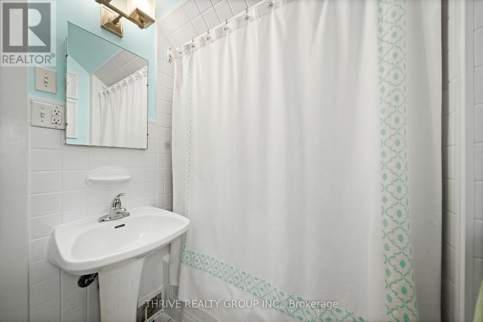 943 WATERLOO STREET - Image 36