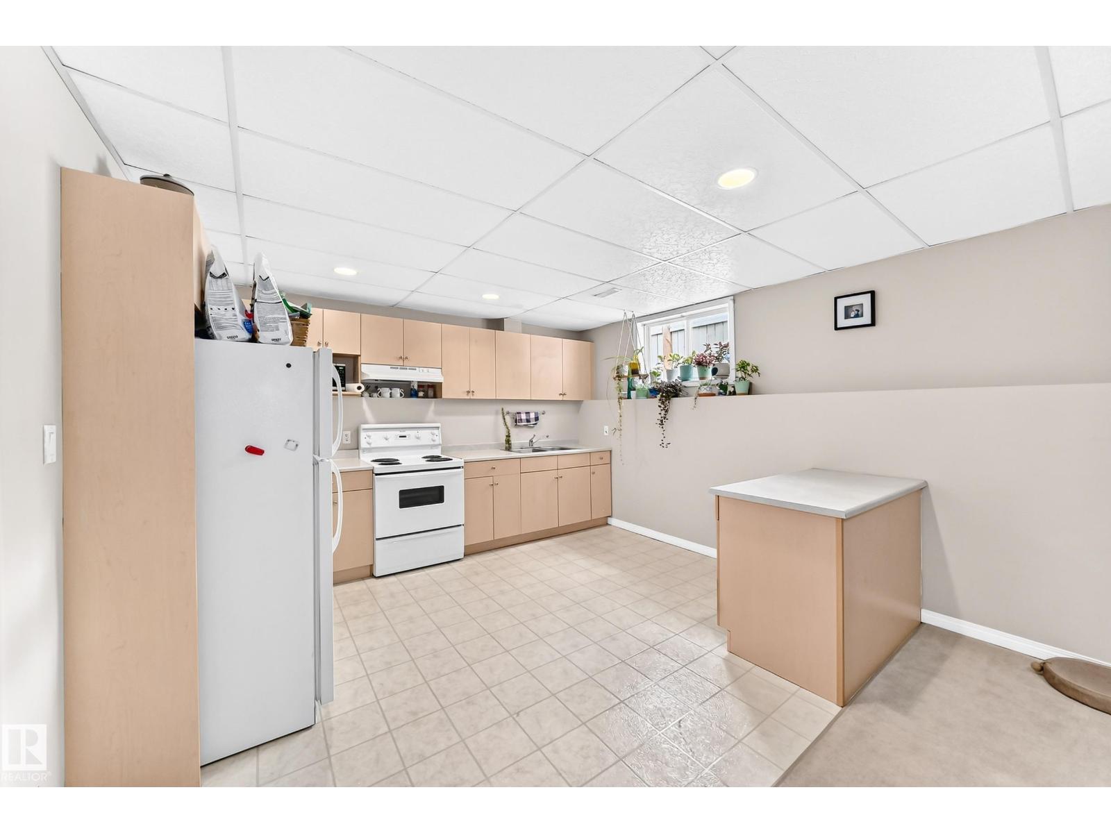 16419 89 ST NW - 32