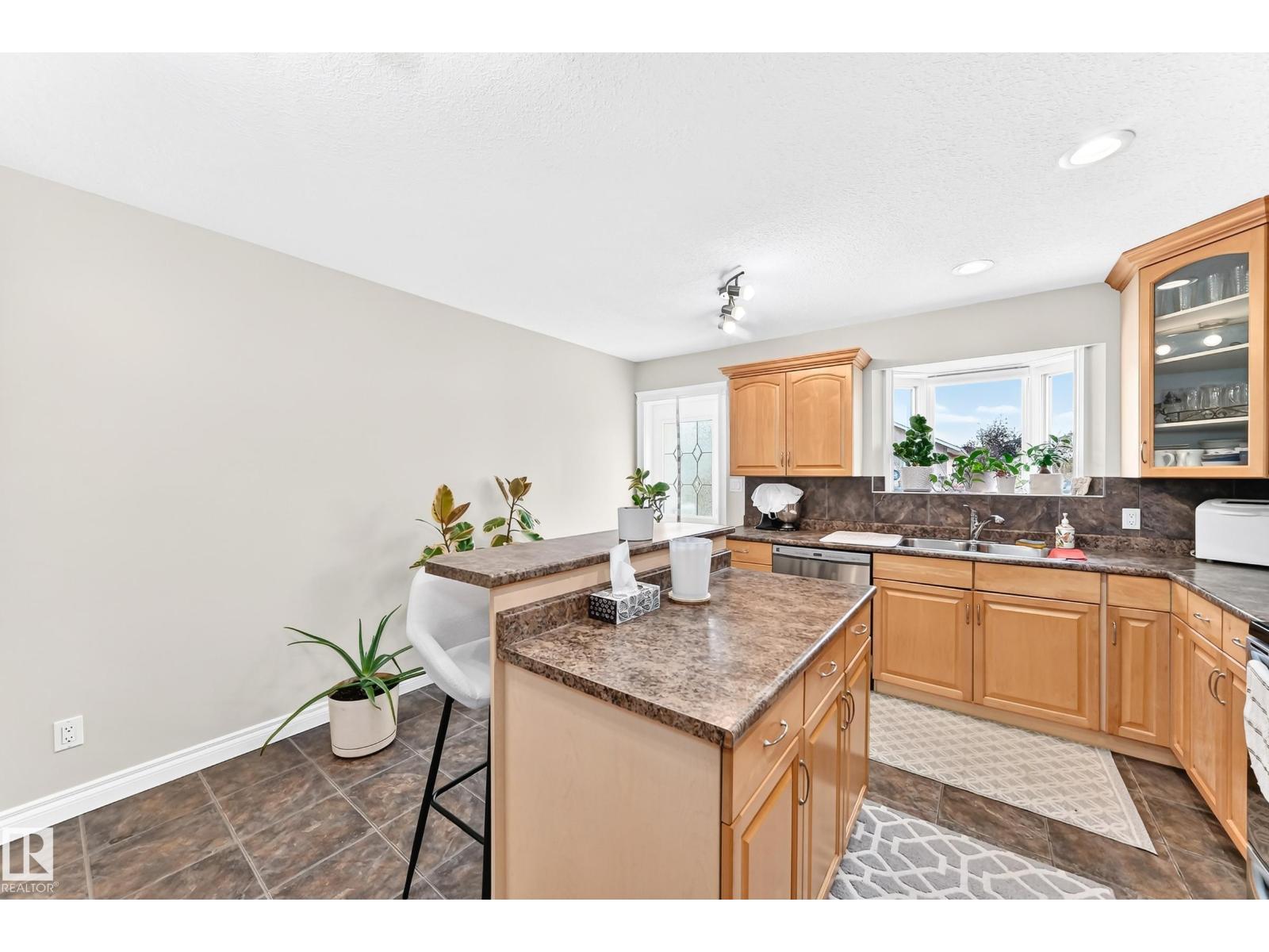 16419 89 ST NW - 8