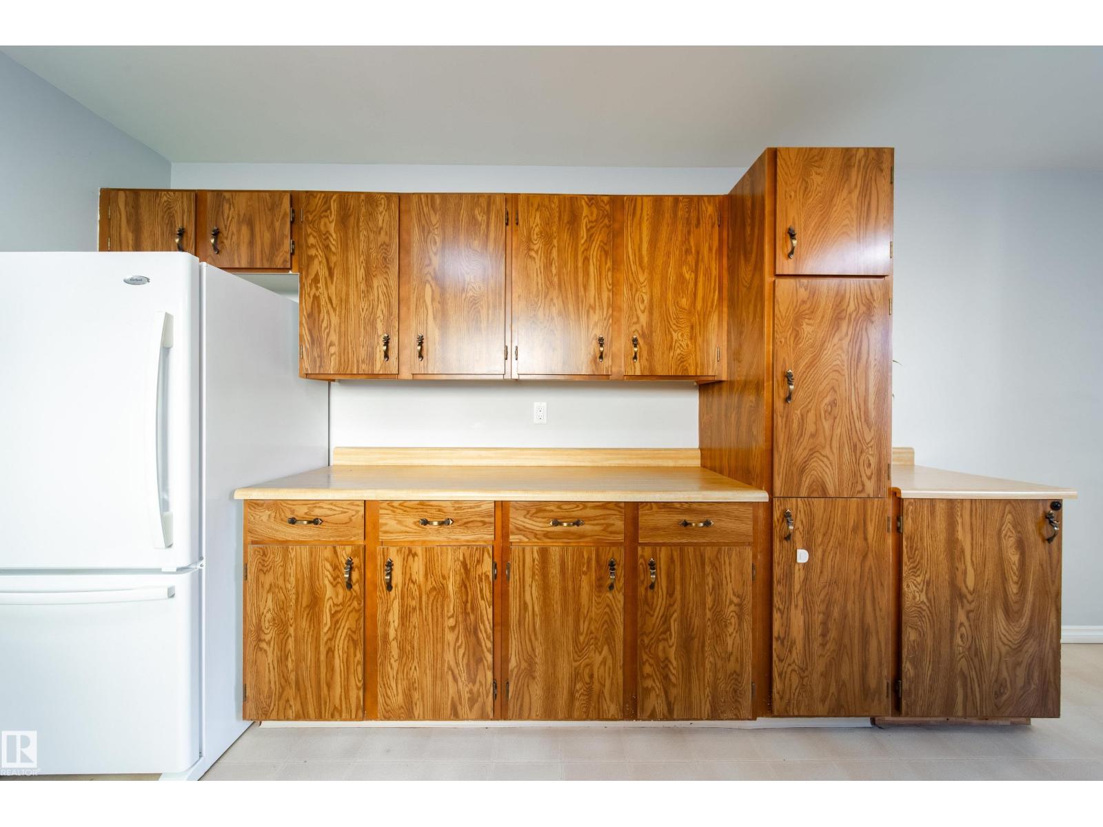 3908 41 AV NW - 12