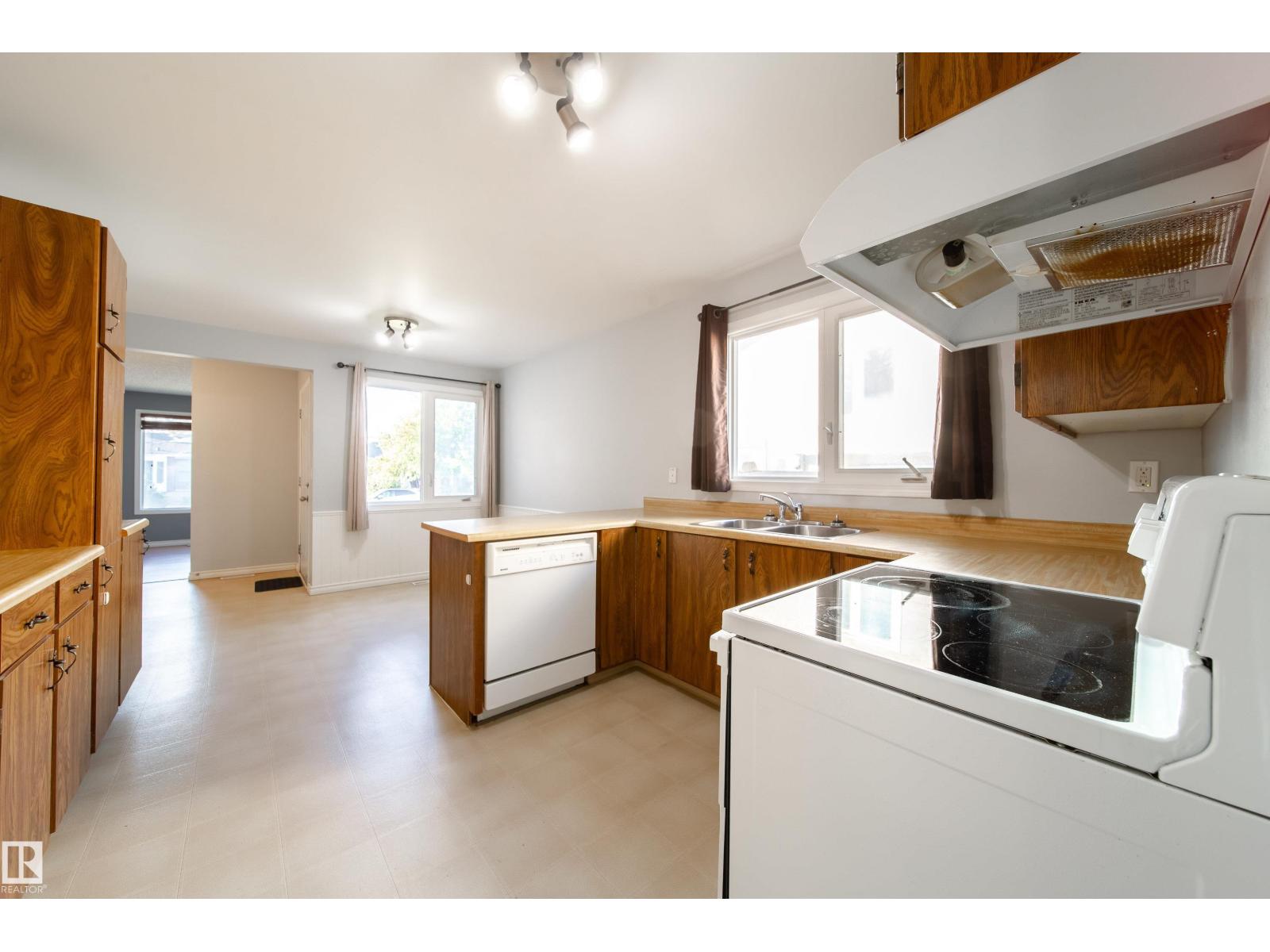 3908 41 AV NW - 13