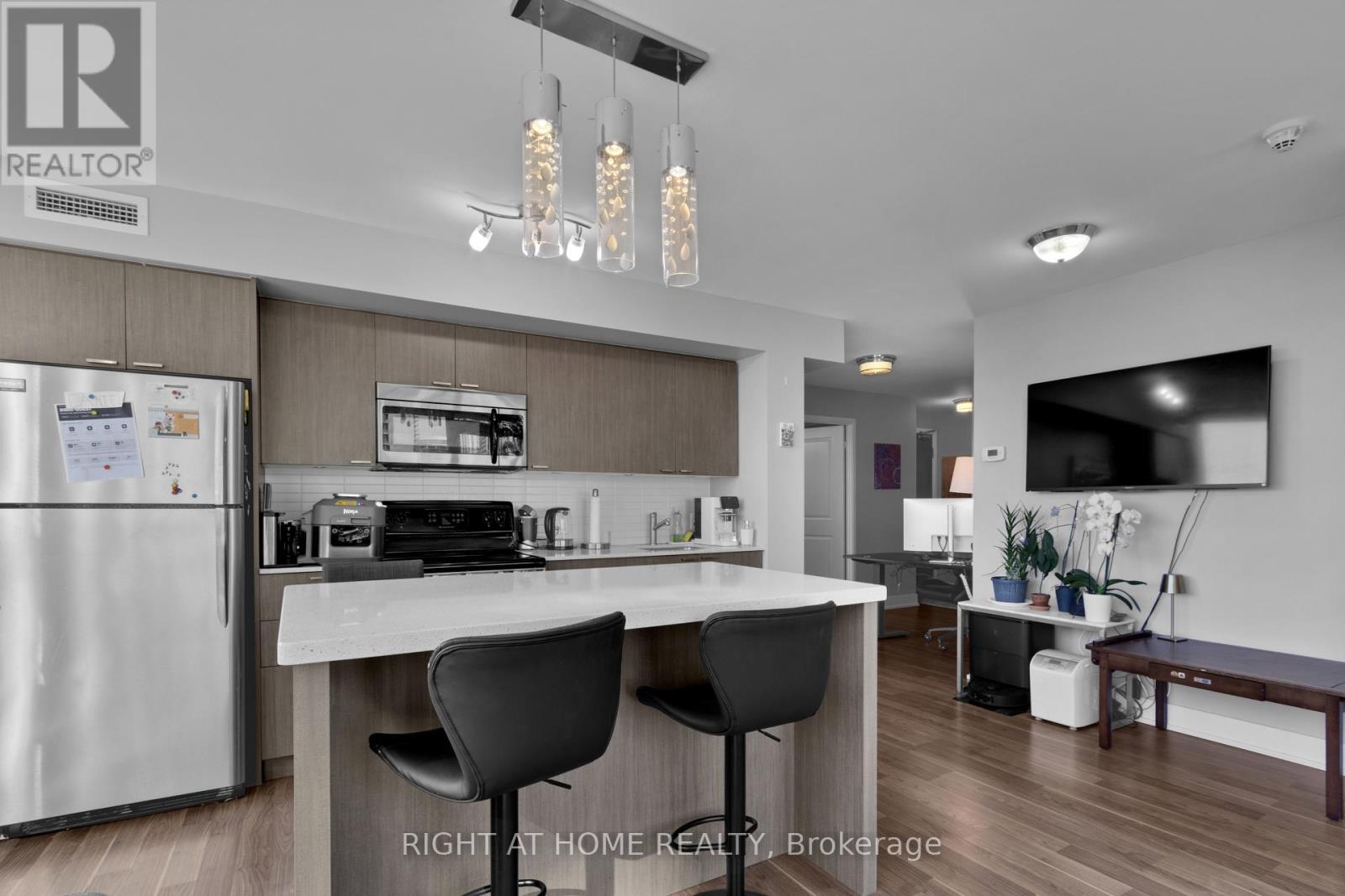 #904 23 SHEPPARD AVENUE E - 8