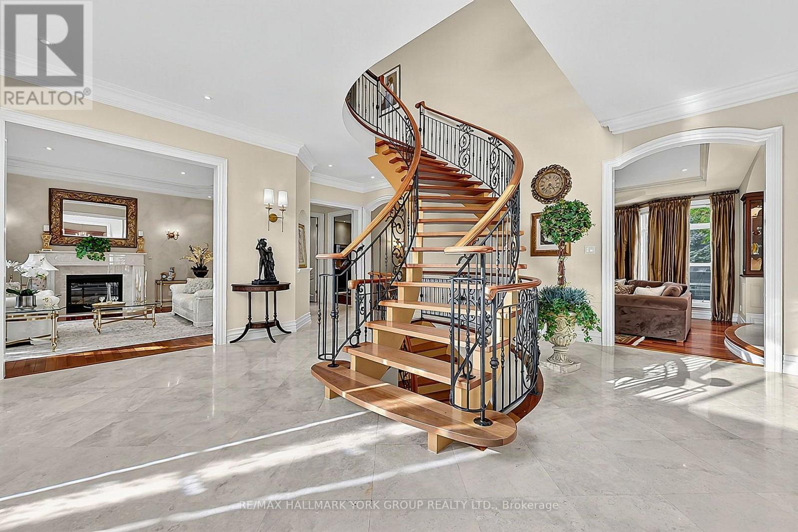 106 Abbruzze Court, Vaughan, ON photo 8