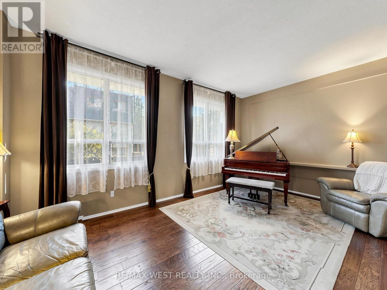 #44 121 POPLAR CRESCENT - Image 12