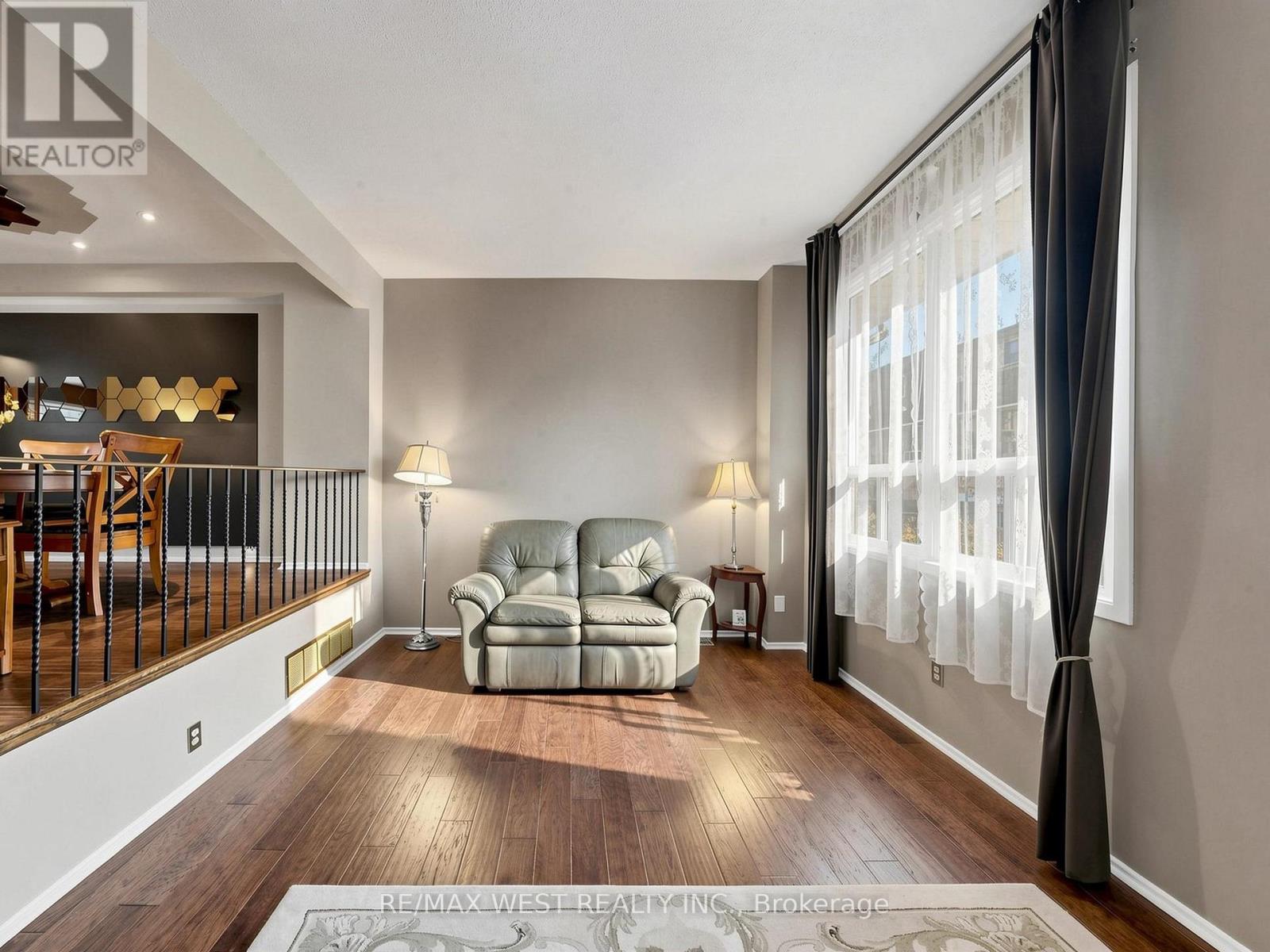 #44 121 POPLAR CRESCENT - Image 13