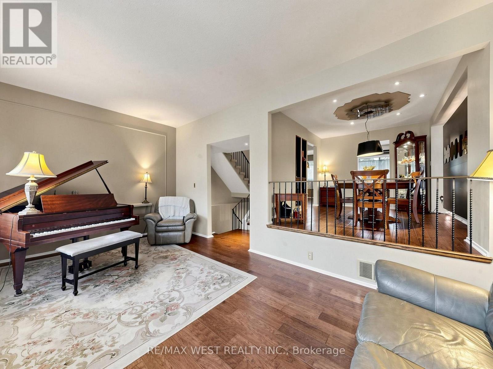#44 121 POPLAR CRESCENT - Image 14